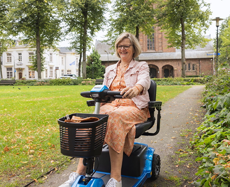 Scootmobiel in de stad