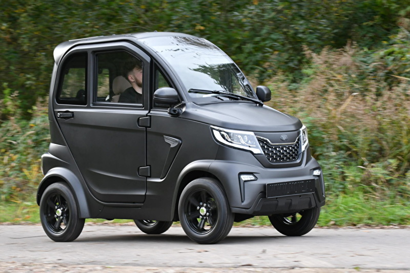 Overdekt scootmobiel auto